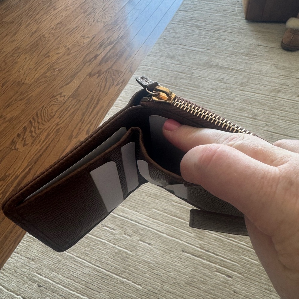 New Gucci Wallet with Dust Bag - Picture 3 of 7
